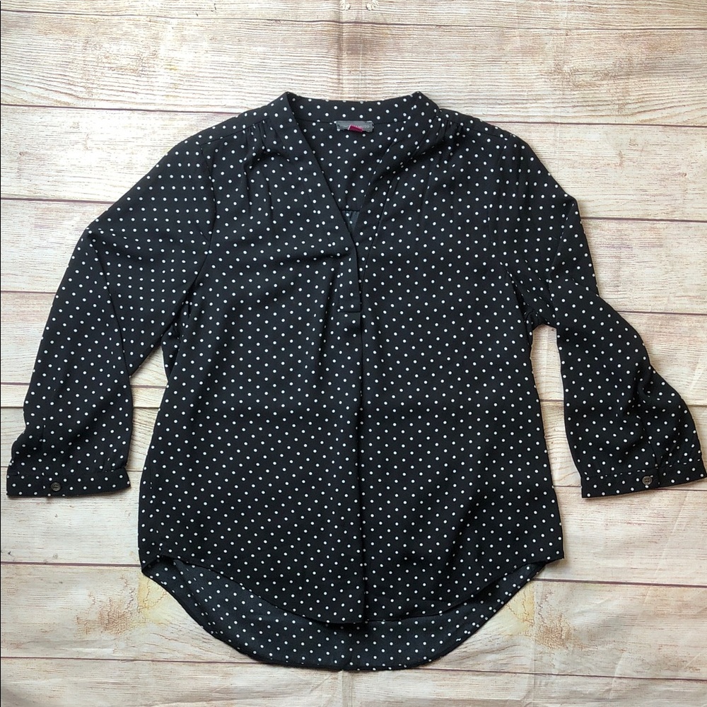 Vince Camuto Black and White Polka Dot Blouse 💚‎